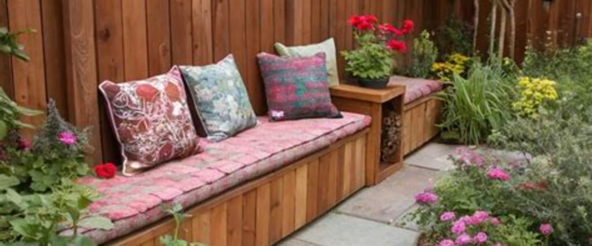 Creative Ways to Incorporate Seating Areas into Your Garden or Outdoor Space